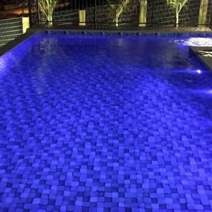 Iluminação LED para piscinas