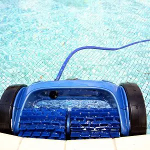 Robô para limpeza de piscinas
