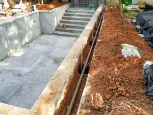 Construção da piscina de pastilhas do Júnior - São Luiz